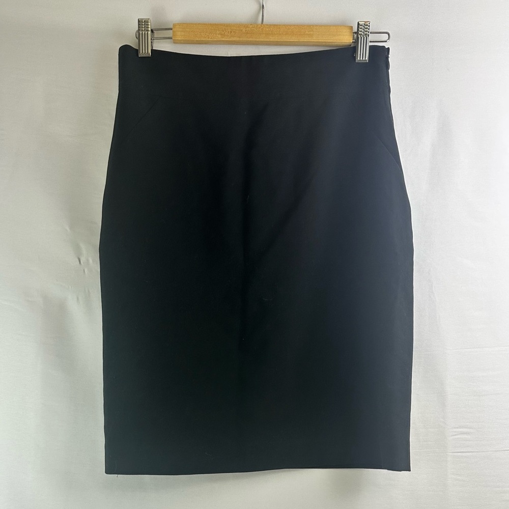 🖤 Chic Black Above-The-Knee Skirt with Back Knotch & Side Zipper 🖤